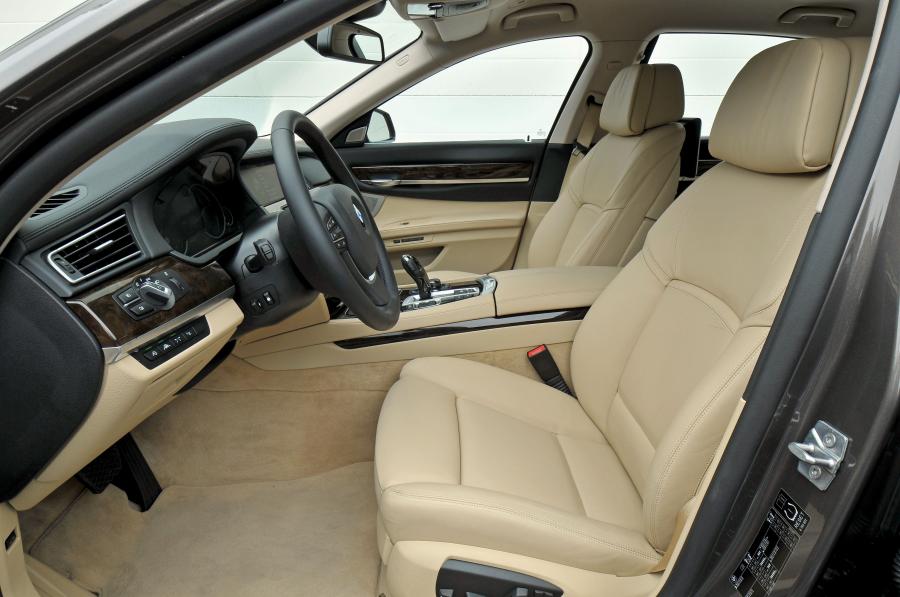 BMW 750iL 2013 года  (фото 41 из 96)